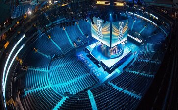 Steam 里的 City Game Studio： Your Game Dev Adventure Begins